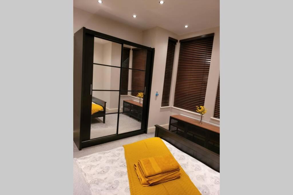Contemporary 3 Bed Apartment In Hendon Central. Εξωτερικό φωτογραφία